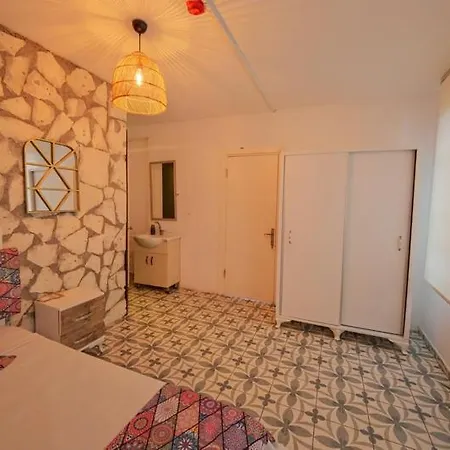Mor Salkim Konagi Alaçatı